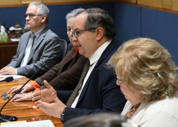 El rector de la UNAM, Leonardo Lomelí Vanegas, durante su reunión con la Comisión Especial de Seguridad del Consejo Universitario.