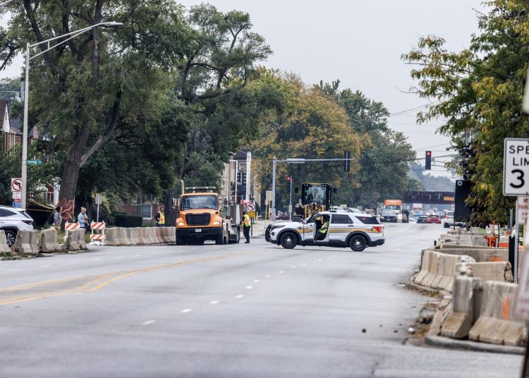 Residentes de Chicago confrontan a agentes federales tras persecución y choque | FOTO EFE
