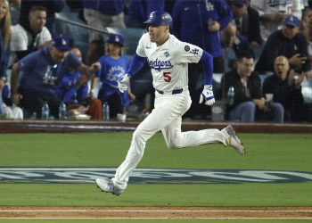 Los Angeles Dodgers Freddie Freeman hurries