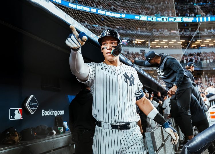 Aaron Judge, con un jonrón de tres carreras, le dio una nueva oportunidad a los Yankees para mantenerse con vida ante los Azulejos