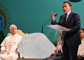 Arnold Schwarzenegger califica al Papa de “Héroe de Acción” por su visión ambientalista
