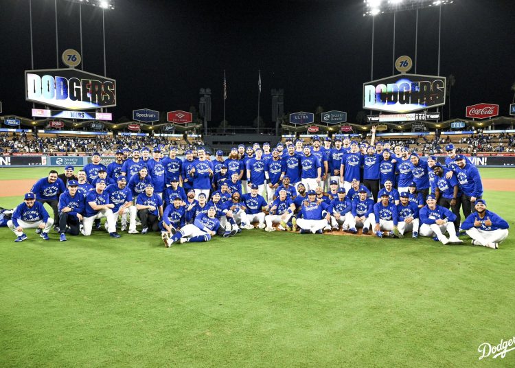 Los campeones Dodgers de Los Ángeles cumplieron con lo previsto al barrer en dos partidos a los Rojos de Cincinnati, mientras que Padre