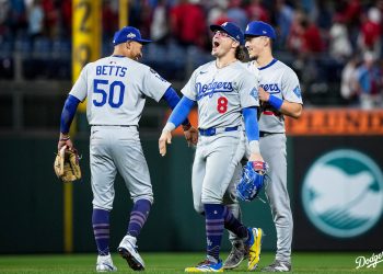 El dominicano Teoscar Hernández pegó un jonrón de tres carreras para la remontada y el puertorriqueño Kiké Hernández produjo dos anotaciones en la victoria de los Dodgers