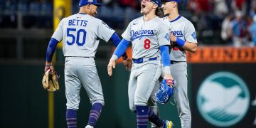 El dominicano Teoscar Hernández pegó un jonrón de tres carreras para la remontada y el puertorriqueño Kiké Hernández produjo dos anotaciones en la victoria de los Dodgers