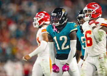 Trevor Lawrence, 'quarterback' de los Jacksonsville Jaguars, lideró este lunes la victoria por 31-28 de su equipo contra los Kansas City