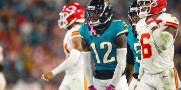 Trevor Lawrence, 'quarterback' de los Jacksonsville Jaguars, lideró este lunes la victoria por 31-28 de su equipo contra los Kansas City