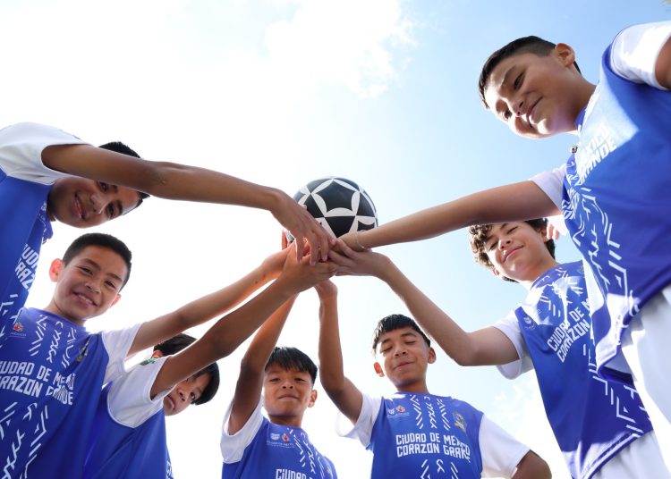 Clara Brugada inaugura Torneo Infantil "Olamaliztli" rumbo al Mundial 2026 en CDMX