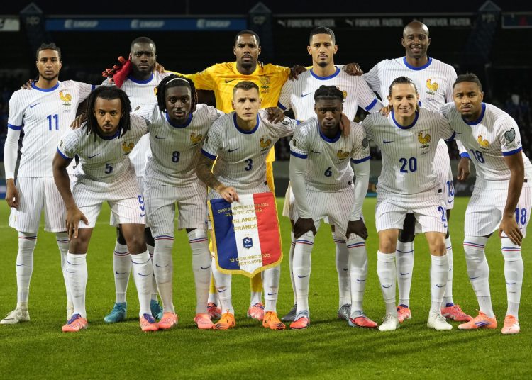 - La selección francesa, que contaba sus partidos por victorias, empató 2-2 en Reikiavik