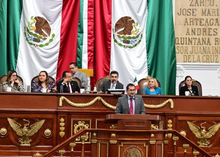 Rinde cuentas ante congreso local el secretario de gobierno local, César Cravioto