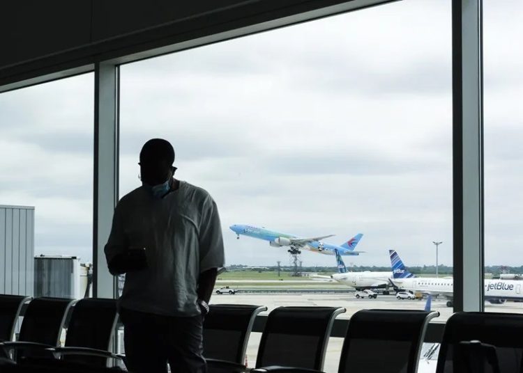 El Aeropuerto JFK detiene operaciones temporalmente por cierre de Gobierno | FOTO EFE