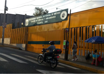 Reunión entre autoridades de la UNAM y estudiantes del CCH Sur