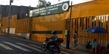Reunión entre autoridades de la UNAM y estudiantes del CCH Sur