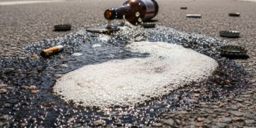 ¡Cayeron “Las Chelas” en la México-Querétaro! Tráiler vuelca y desata rapiña