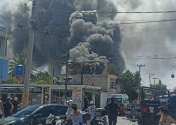 Incendio en bodega de colchones moviliza a cuerpos de emergencia en Ecatepec