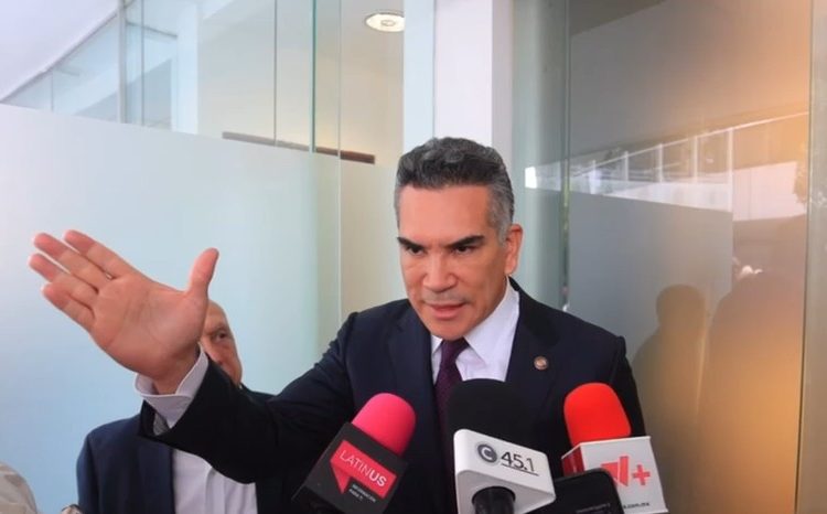 El PRI arremete contra el PAN por evitar alianzas electorales, acusándolo de temor ante la "narco dictadura" de Morena