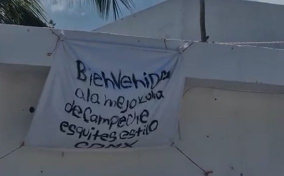 Sorprendente manta de "Elotes y Esquites CDMX" causa revuelo en Campeche