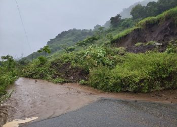 Derrumbes, cierres de carreteras y daños diversos han dejado las lluvias en Hidalgo