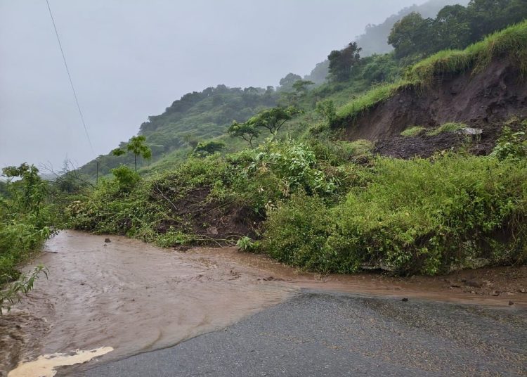 Lluvias en Hidalgo Provocan Derrumbes y Alerta Educativa