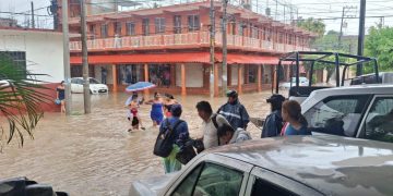 Inundaciones está dejando a su paso Raymond por Guerrero