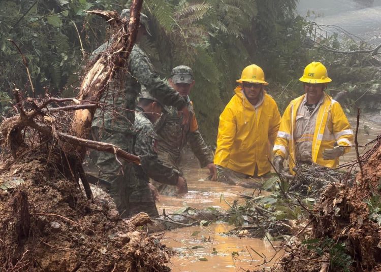 Buscan en Hidalgo a desaparecidos en deslaves y derrumbes provocados por las lluvias
