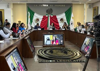 Guardan minuto de silencio por víctimas, pero niegan mil 500 millones para atender la desgracia en Hidalgo