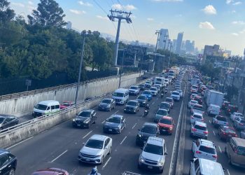 Gobierno de la CDMX dialoga con transportistas ante amenaza de paro