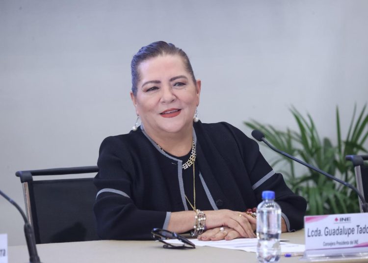 Guadalupe Taddei Zavala, presidenta del INE, recibe propuesta de reforma electoral del Colegio de Ejecutivos Electorales de México
