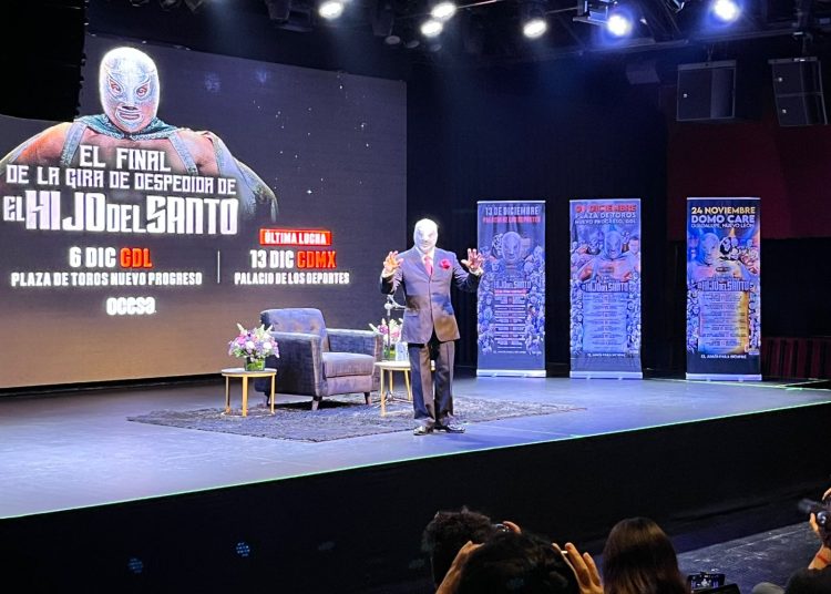 El 'Hijo del Santo', una de las leyendas más grandes de la lucha libre en México, confesó este martes haber sangrado y llorado