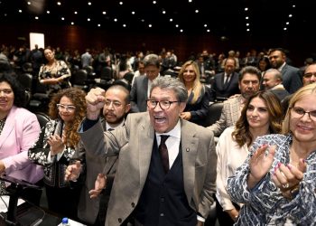 Diputados durante la sesión de aprobación de la Ley General de Extorsión en San Lázaro.