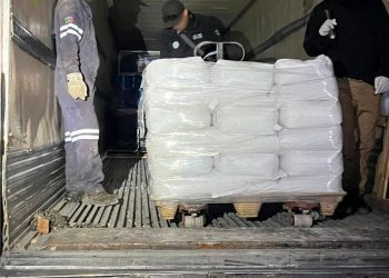 Elementos de la FGR y Guardia Nacional asegurando precursores químicos en Durango.
