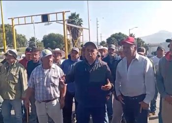 Campesinos liberan casetas en Michoacán por Día de Muertos