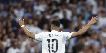 El delantero del Real Madrid Kylian Mbappé celebra su gol contra el Villarreal,