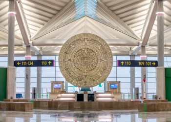 Sheinbaum defiende traslado de vuelos al AIFA y destaca ventajas del Aeropuerto