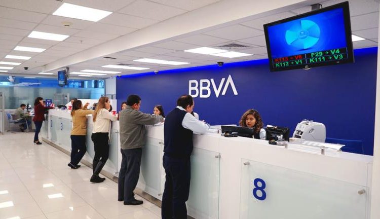 Clientes pueden comunicarse con BBVA para recibir atención personalizada tras la falla