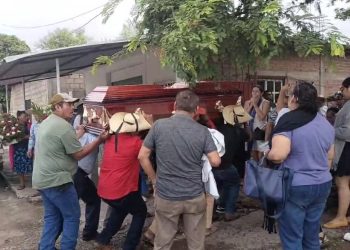Despiden al párroco Bertoldo Pantaleón; habitantes señalan que no tenía chófer