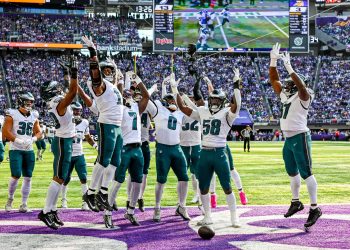 Brandon Graham sale del retiro y regresa a Philadelphia