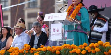 Clara Brugada inaugura la Mega Ofrenda del Zócalo