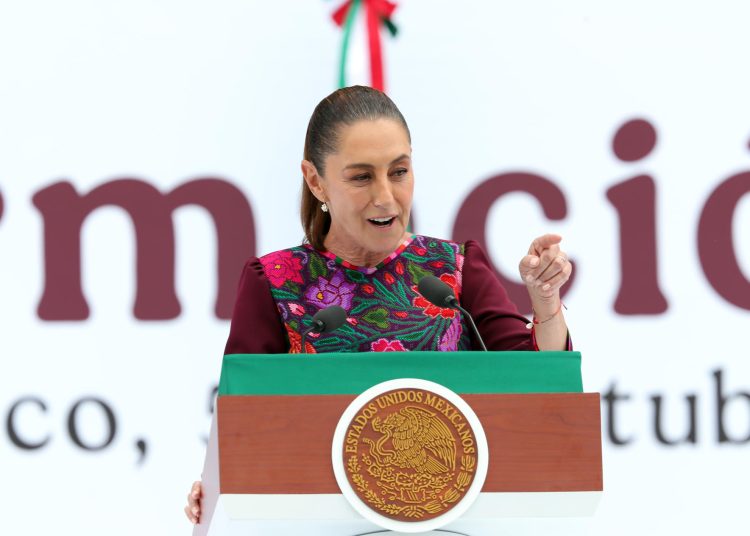 Claudia Sheinbaum durante su mensaje en el Zócalo. EFE/Mario Guzmán