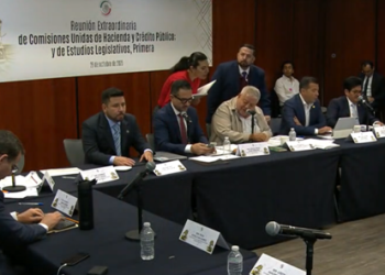 Senado debate paquete económico con críticas de la oposición