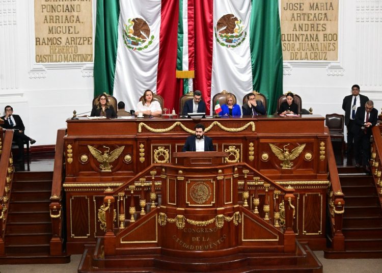 Juan Pablo de Botton Falcón rindió cuentas sobre el aumento del 8% en los ingresos de la Ciudad de México