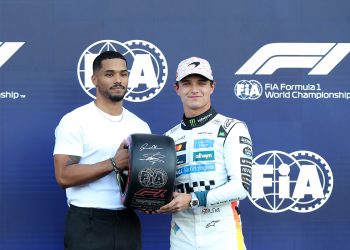 El inglés Lando Norris (McLaren), que sale primero este domingo, justo delante de los Ferrari del monegasco Charles Leclerc y del séptuple