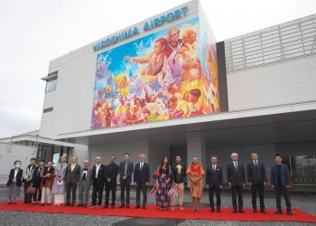 Artistas mexicanos homenajean a las víctimas nucleares con mural por la paz en Hiroshima