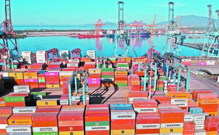 Exportaciones mexicanas aumentan 13.8% en septiembre 2025, mientras México enfrenta déficit comercial