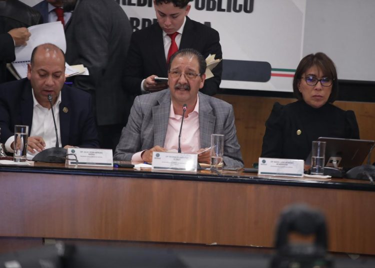 Legisladores aprueban la Ley de Amparo entre reclamos y acusaciones en San Lázaro