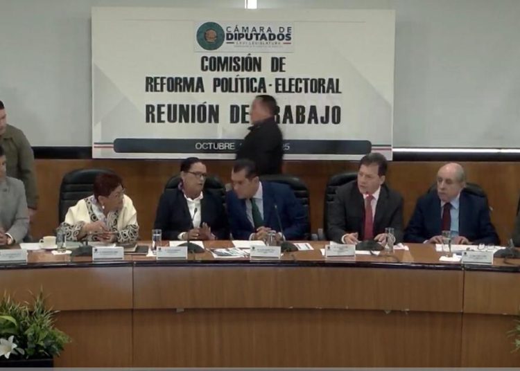 La Comisión presidencial de la Reforma Electoral sostuvo un encuentro con diputados en San Lázaro