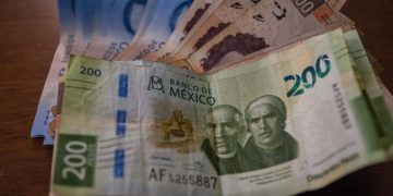 FMI mejora previsiones de crecimiento para México