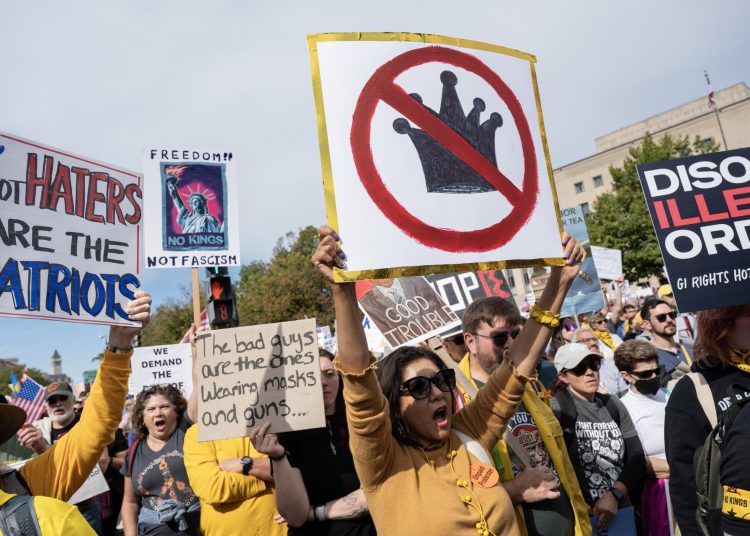 ¿Rey o Presidente? Las Manifestaciones "No Kings" Ponen a Prueba a Donald Trump | FOTO EFE