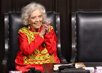 Sector terciario de la capital rindió homenaje a la escritora Elena Poniatowska