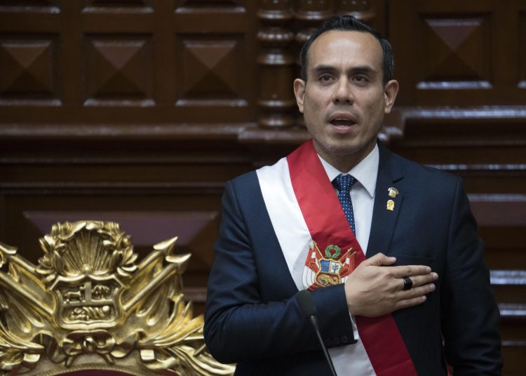 Presidente interino de Perú lidera operativo masivo en cárceles  | FOTO EFE