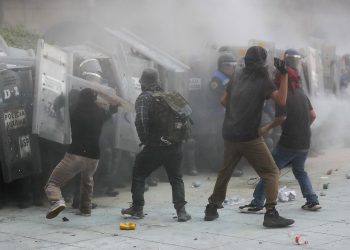 Policías heridos en marcha del 2 de octubre recibirán bono compensatorio